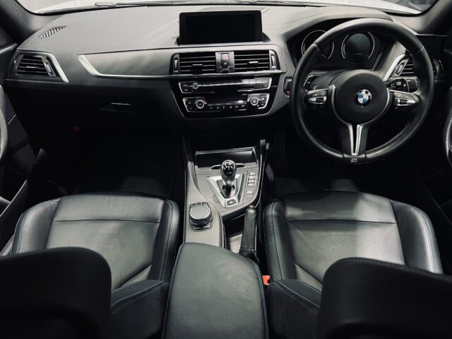BMW M2 クーペ内装