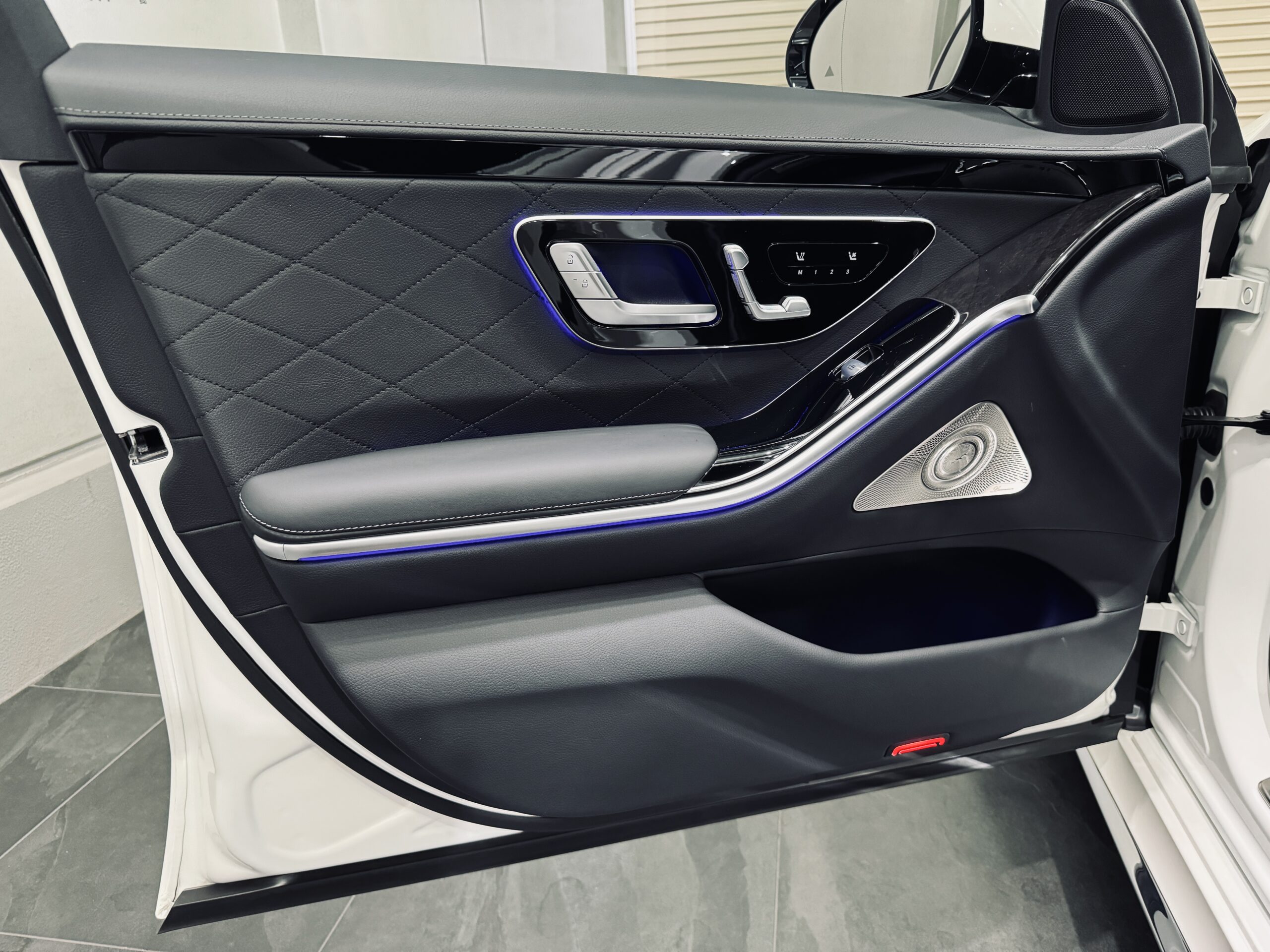 メルセデスベンツ　S500　４MATIC AMGライン　助手席ドア