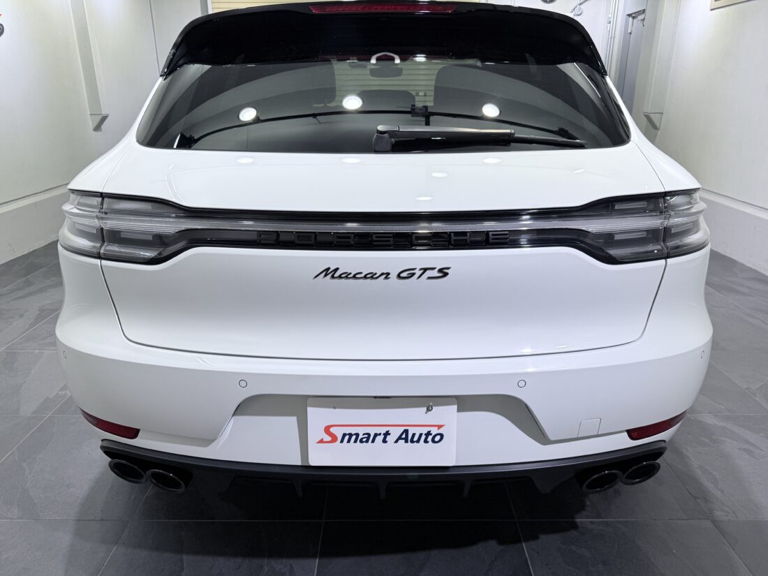 2021年式 ポルシェ マカン GTS / PDK をお買取させて頂き、販売車に追加しております。
