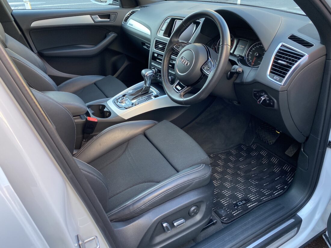 アウディ Q5 2.0 TFSI クワトロ Sラインパッケージ インテリア