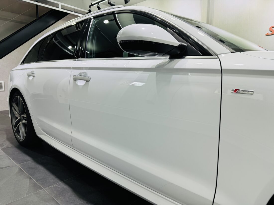 A6アバント55TFSI Slineエンブレム画像