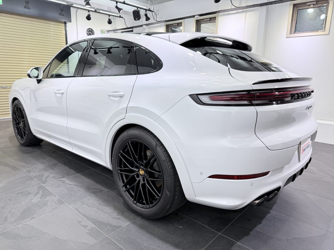 リアコンフォートベンチシート・走行距離 12,825km < 2024年式 ポルシェ カイエンクーペ > が販売車に追加されました。