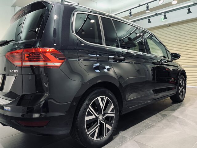 フォルクスワーゲン　ゴルフトゥーラン　外装