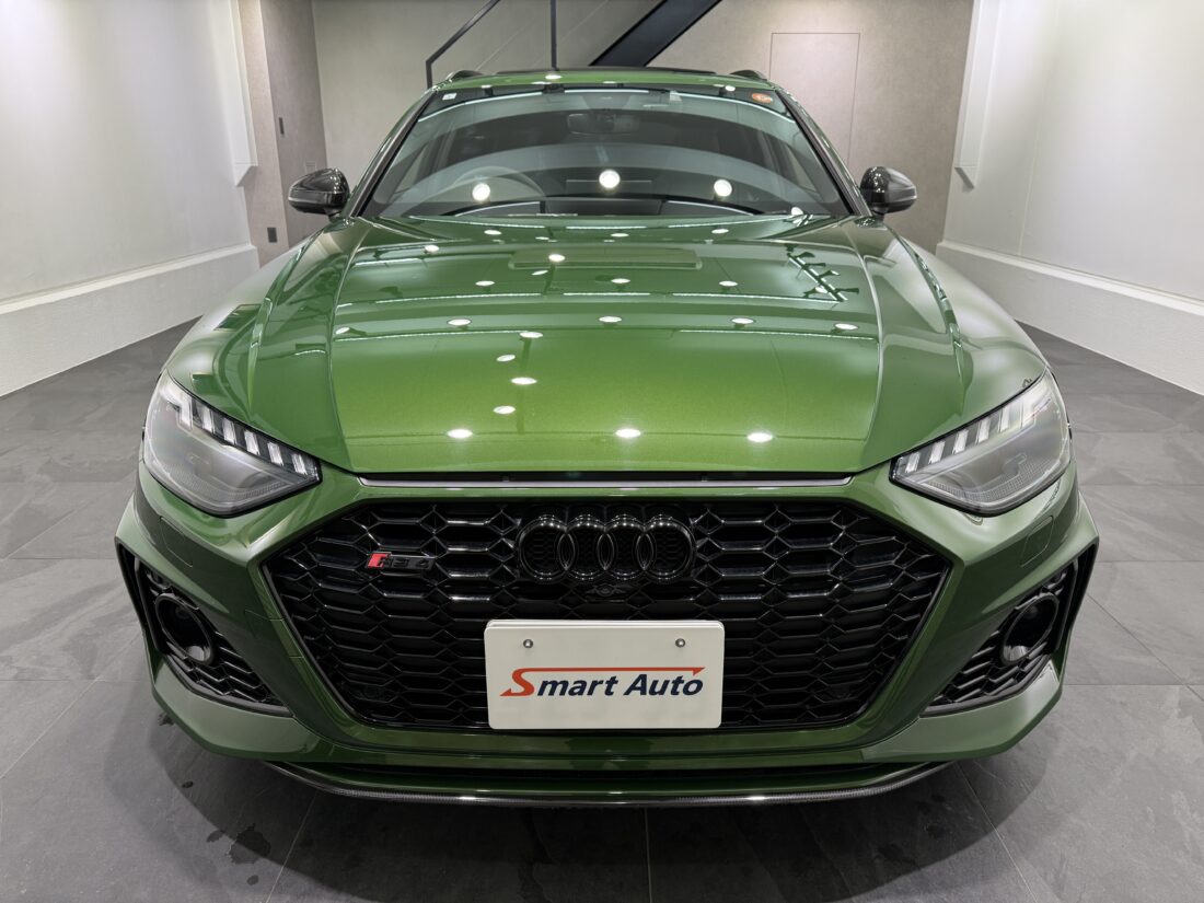 アグレッシブな走りの真髄と、日常の使い勝手を高い次元で両立した 2021年式 アウディ RS4 アバント 2.9 / 4WD が入庫しました。