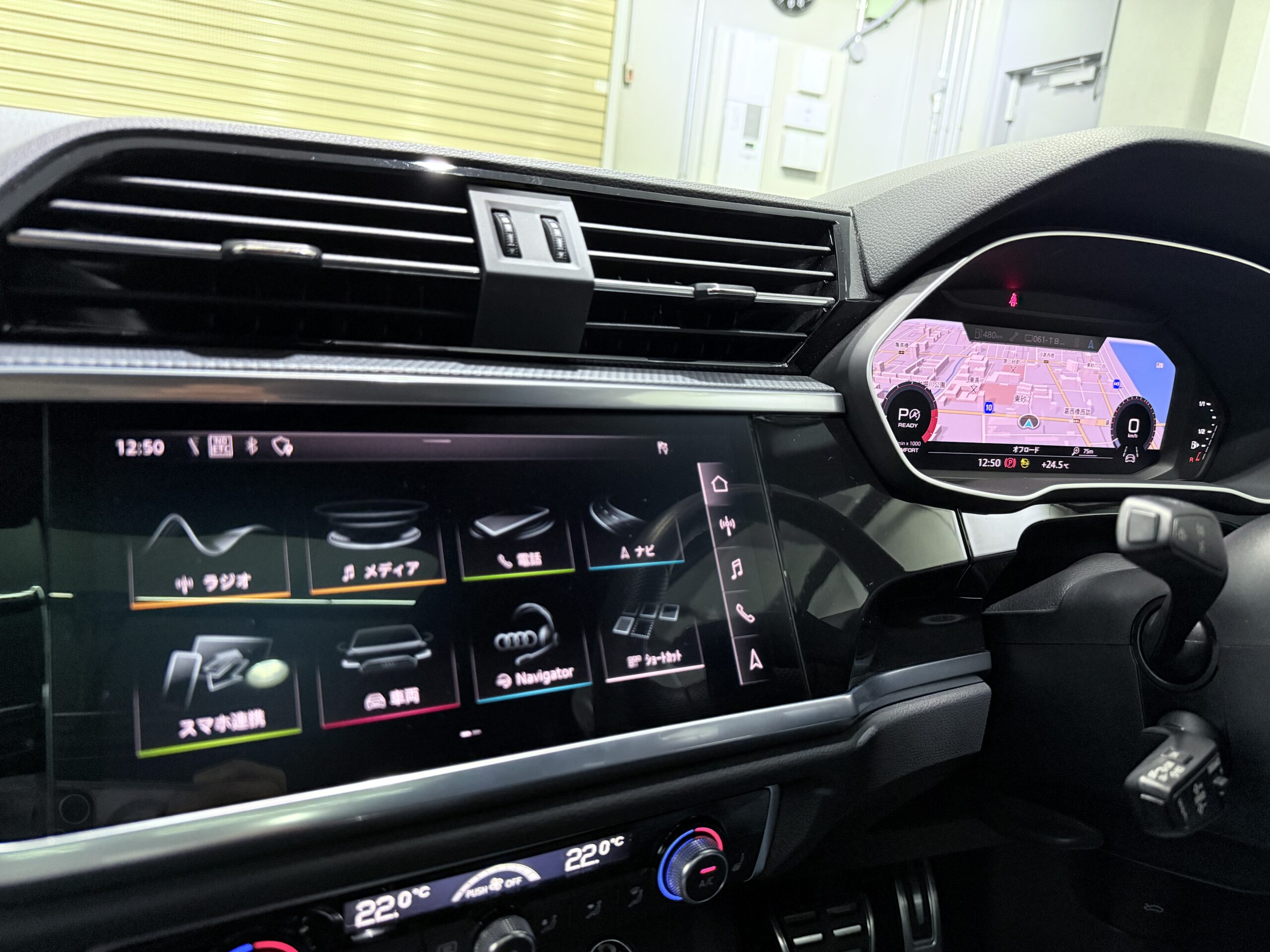 アウディ Q3スポーツバック インテリア ナビ周り