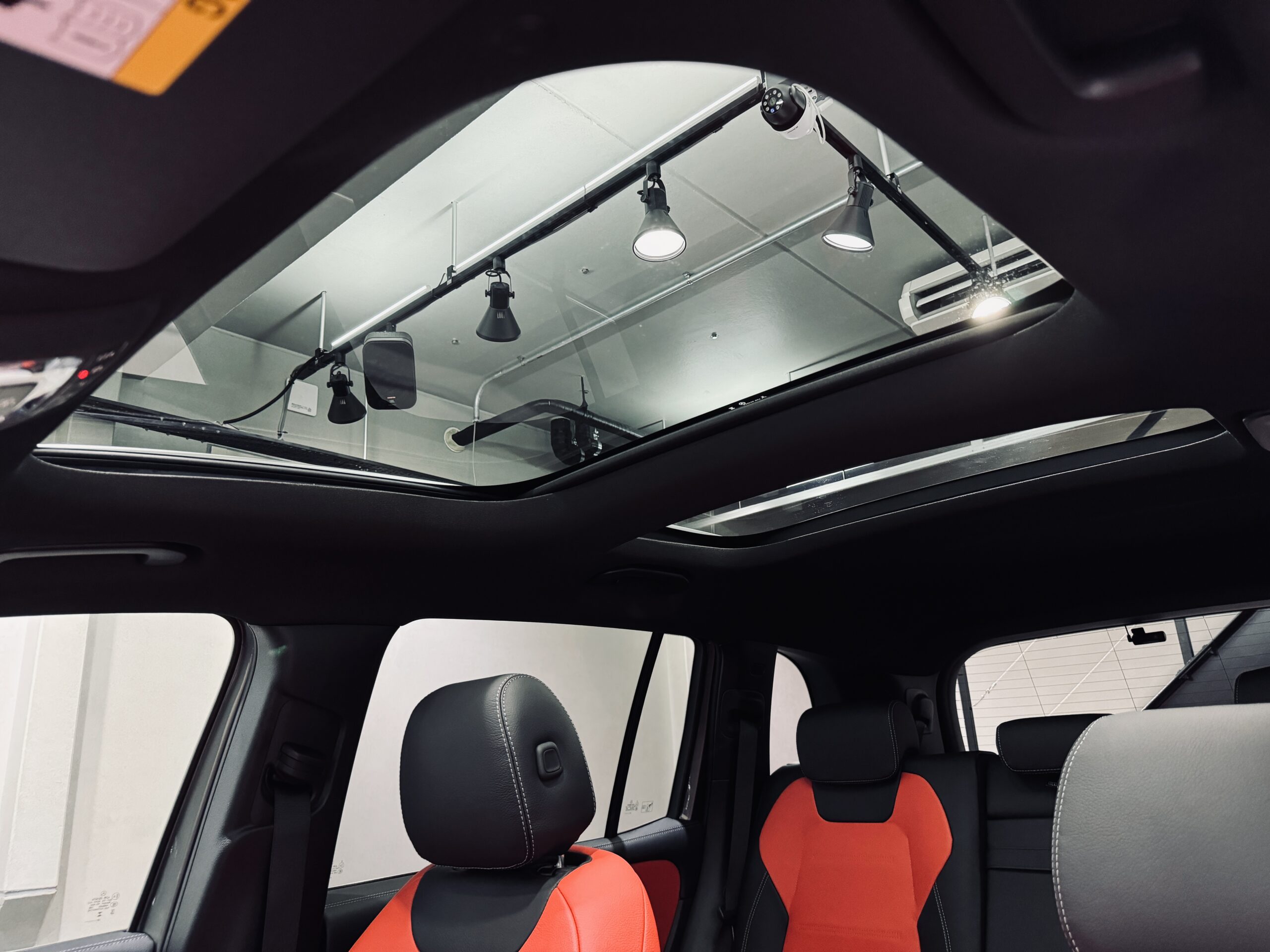 メルセデスベンツ GLB パノラミックスライディングルーフ