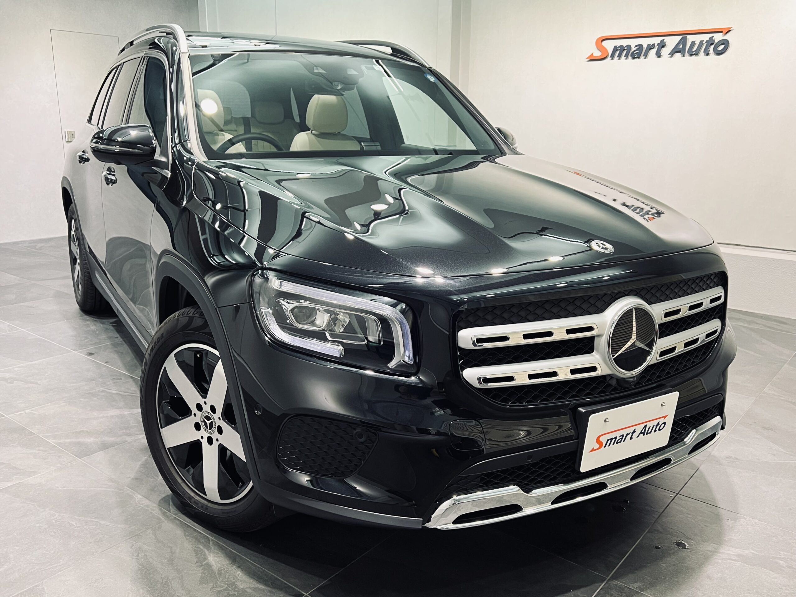 メルセデスベンツ GLB 外観　コスモスブラック