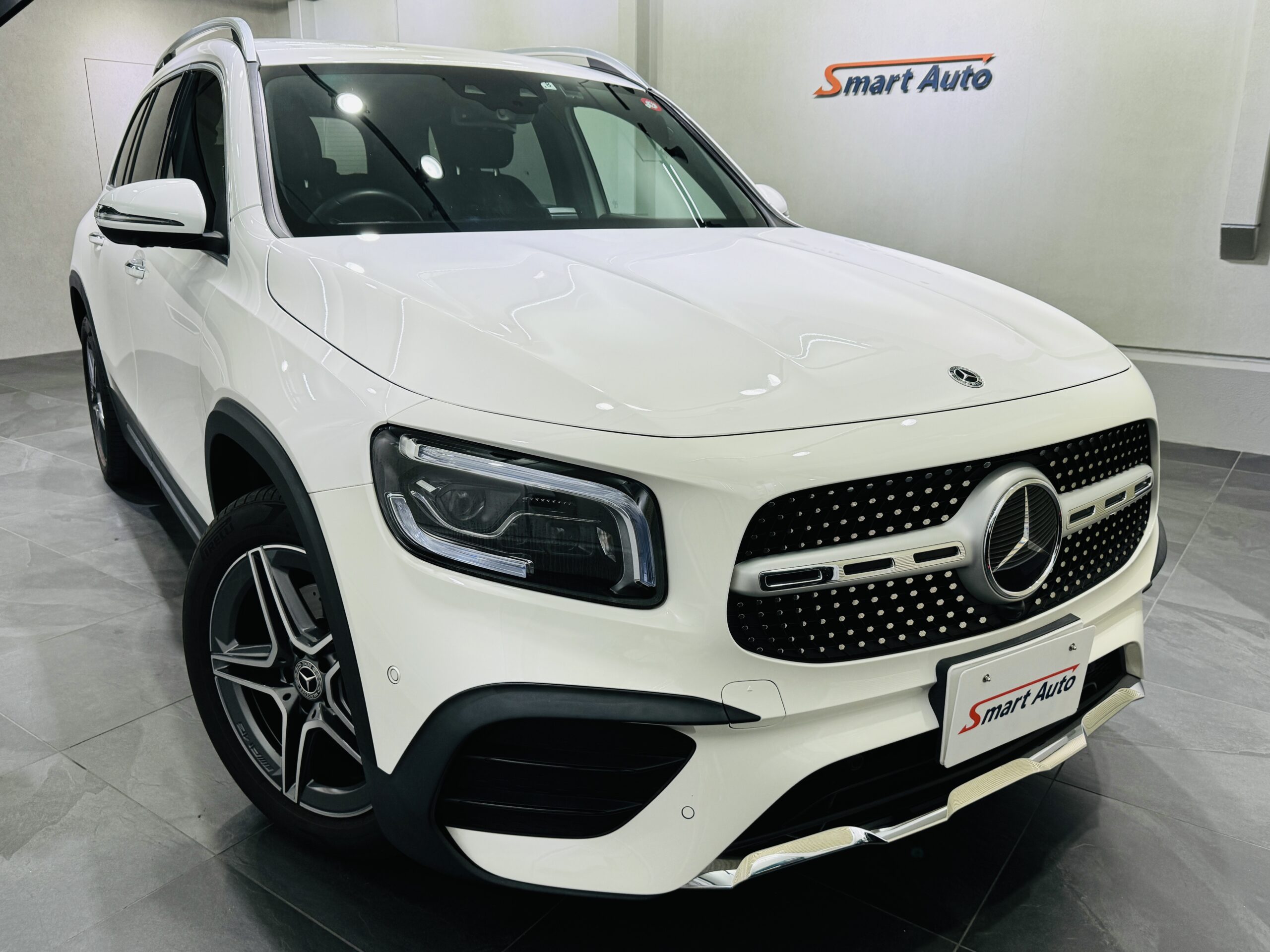 メルセデスベンツ GLB 外観　ポーラーホワイト