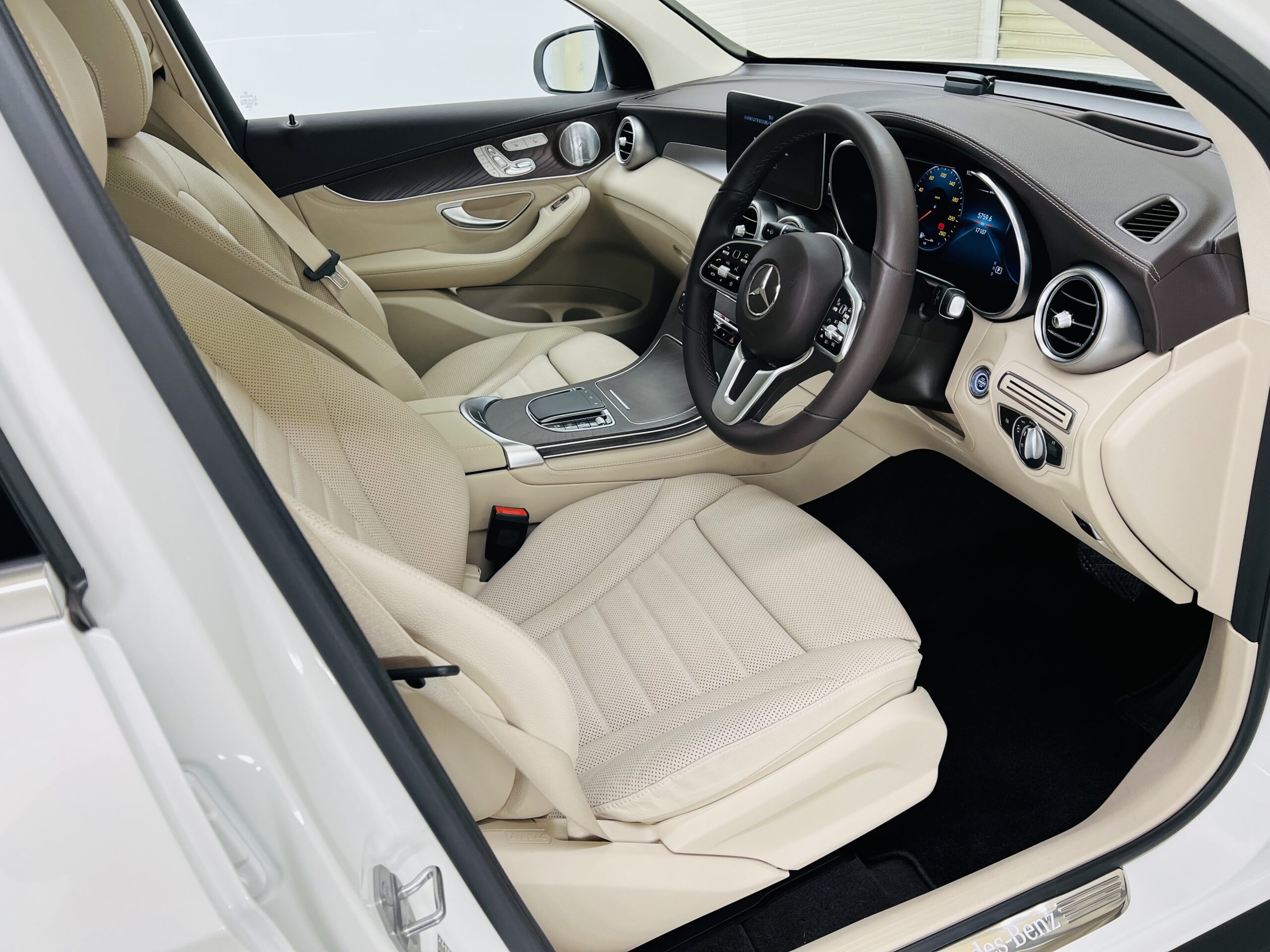 メルセデスベンツ GLC 内装 レザーエクスクルーシブパッケージ