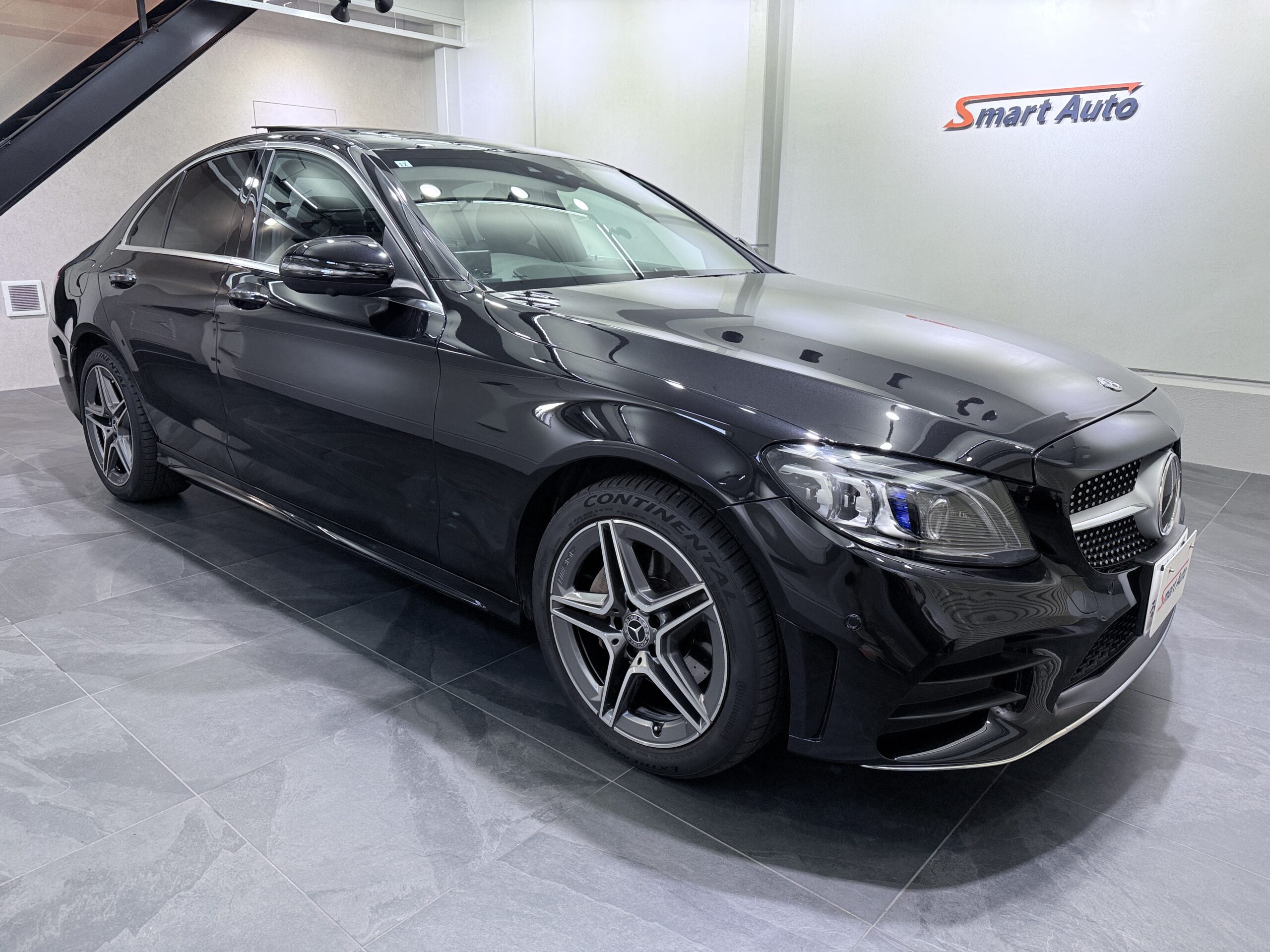 ベンツ CクラスW205 外観 右前