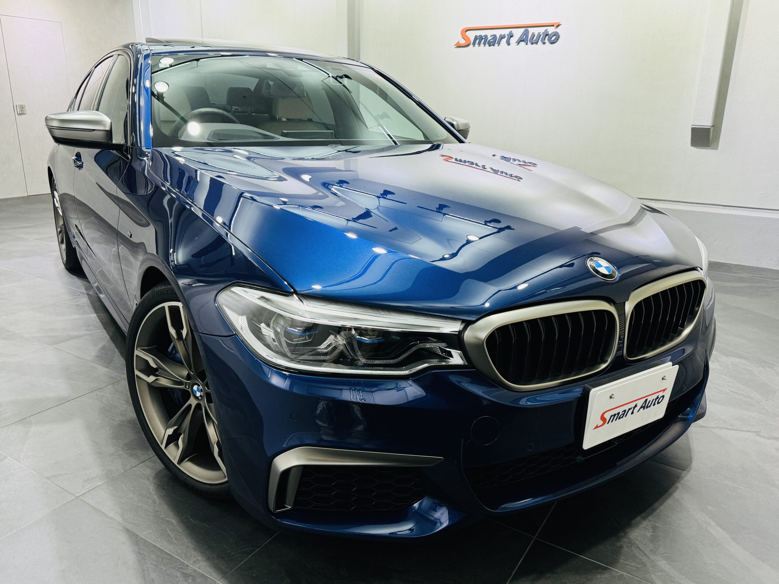 BMW　5シリーズセダン M550i