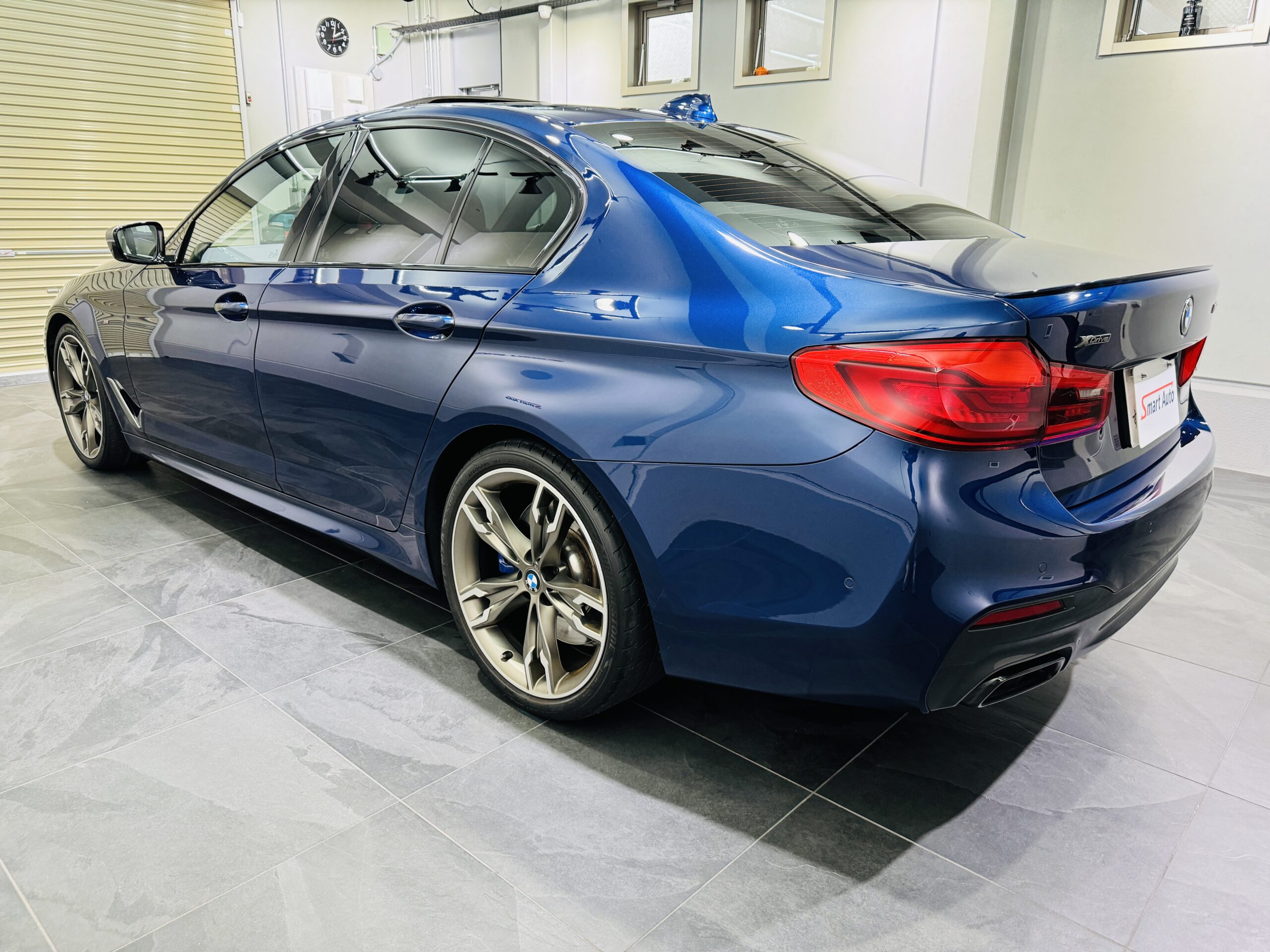 BMW　5シリーズセダン 外観 左後ろ