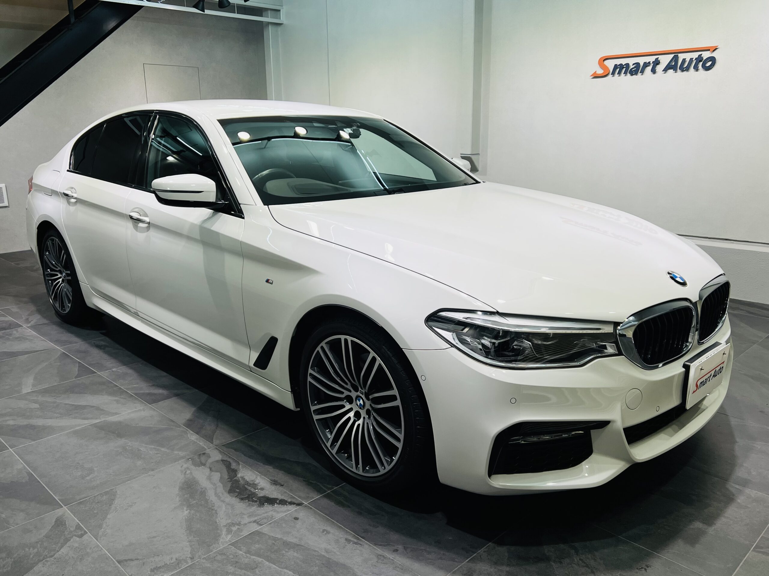 BMW　5シリーズセダン 523d Mスポーツ