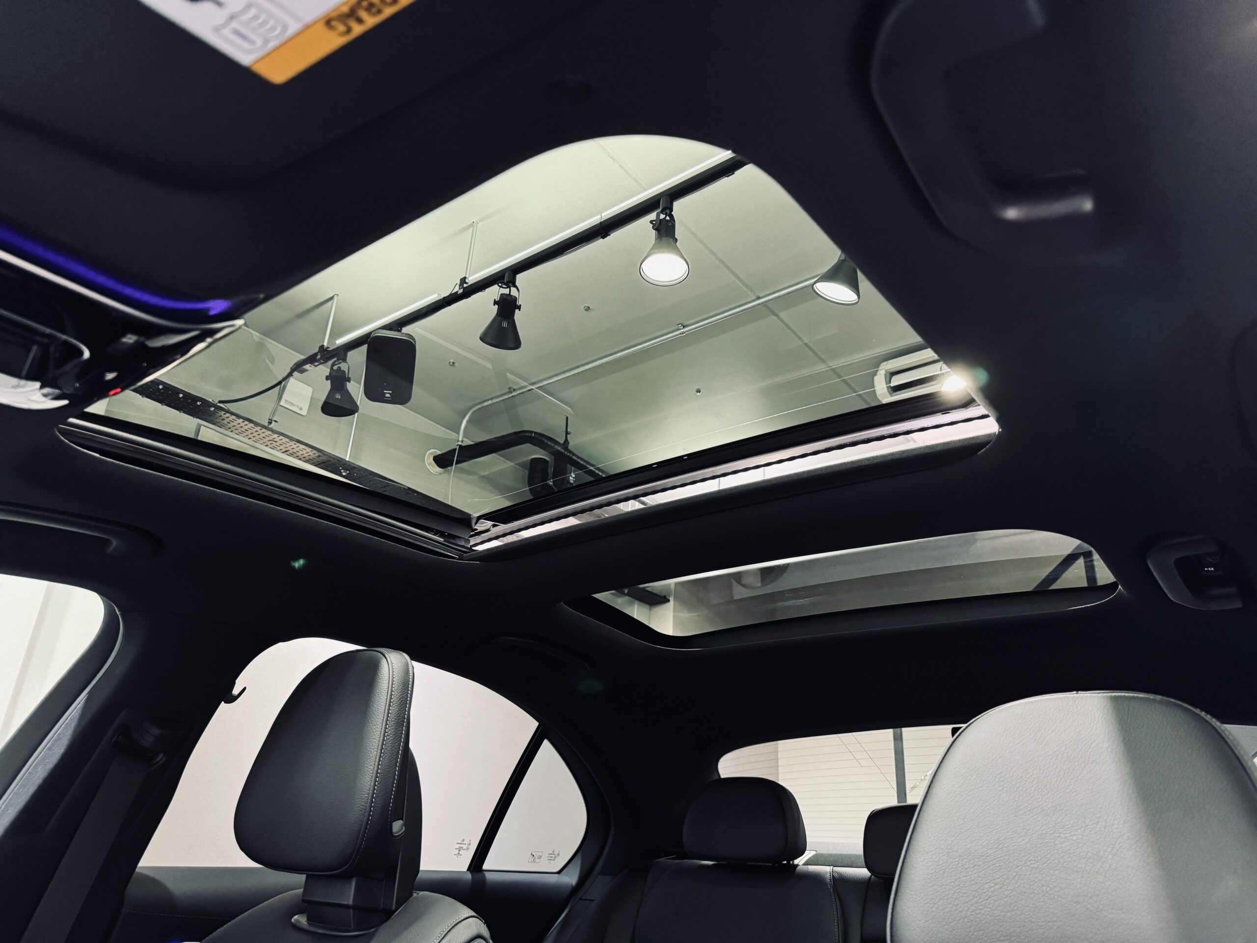 Cクラスセダン　パノラミックスライディングルーフ