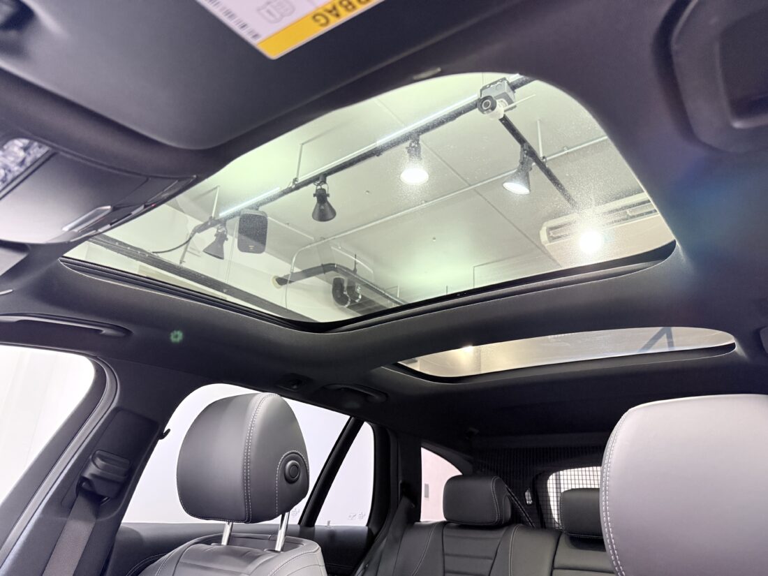 E250アバンギャルドスポーツ　パノラミックスライディングルーフ